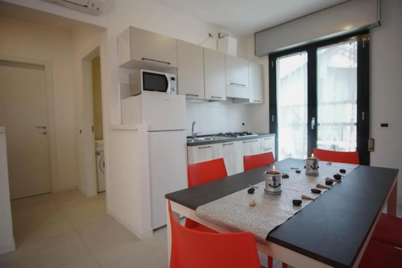 Διαμέρισμα Quito Residence Movida E Spiaggia Τζεσόλο Λίντο