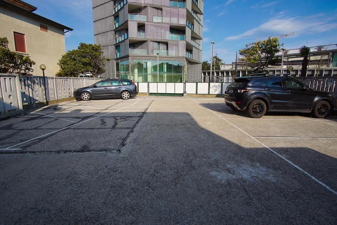 Διαμέρισμα Quito Residence Movida E Spiaggia Τζεσόλο Λίντο